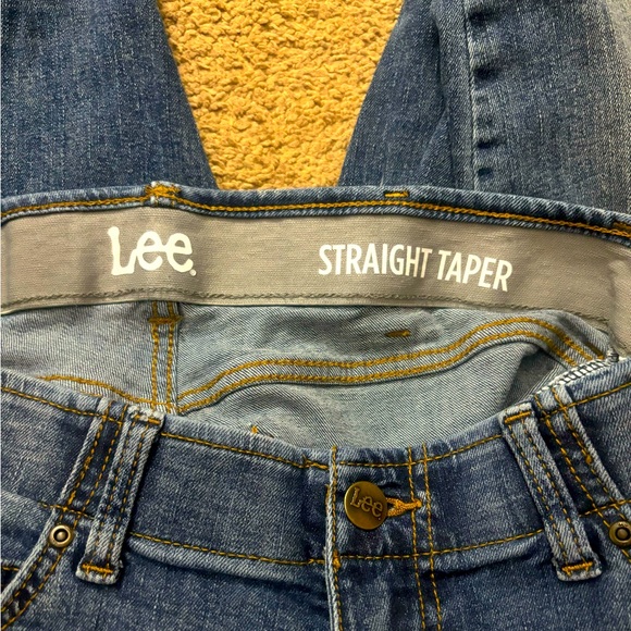 Lee Jeans For Men. Strait Taper. Size 34x32 - Picture 3 of 4